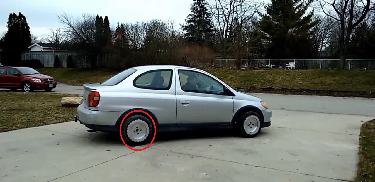 Ți-e greu să parchezi &icirc;n zone &icirc;nguste? S-au inventat roțile speciale, care se deplasează &icirc;n orice direcție