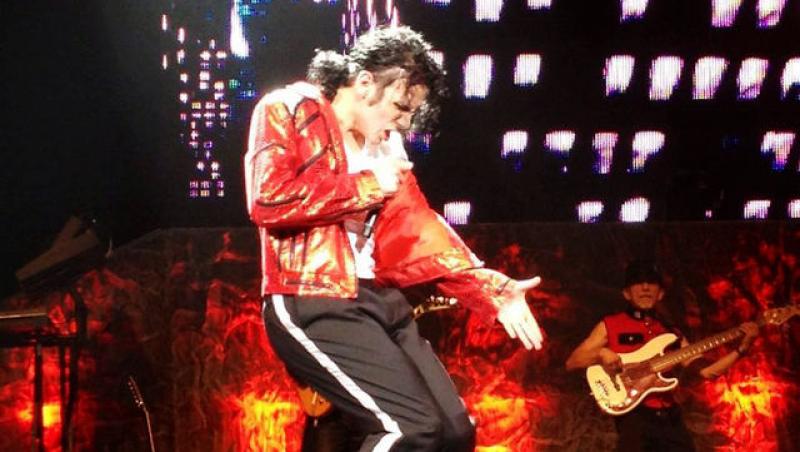 Spectacol după moarte! El este sosia lui Michael Jackson! Trupa megastarului, reunită în România la șapte ani de la dispariția regelui pop (VIDEO)