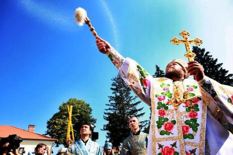Sărbătoare pentru credincioși! Sfântul care înfăptuiește minuni, sărbătorit de toți românii