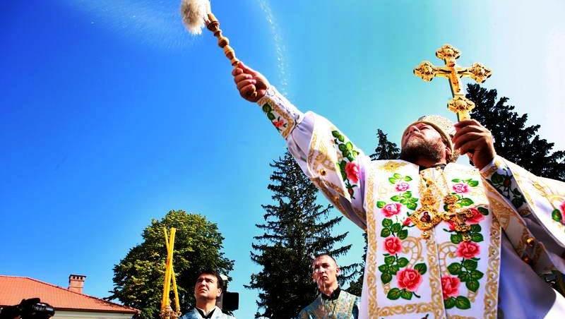Sărbătoare pentru credincioși! Sfântul care înfăptuiește minuni, sărbătorit de toți românii