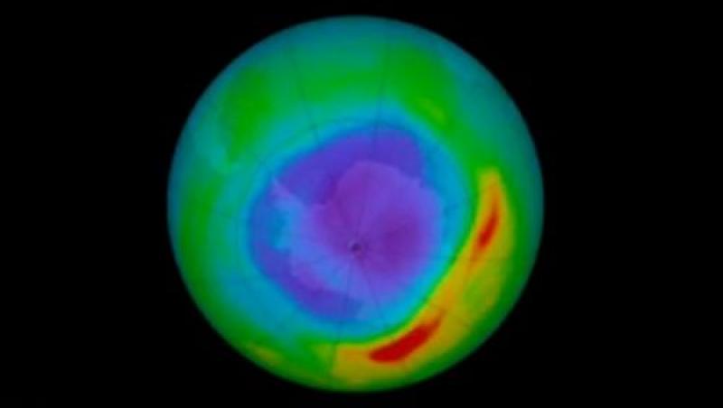 Gaura din stratul de ozon de deasupra Antarcticii se micșorează