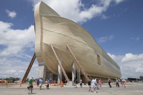 Un bărbat a construit Arca lui Noe pentru a demonstra că Biblia nu minte! Construcția uriașă a creat controverse: "Copiii sunt mințiți"