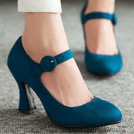 Cine este „doamna judecător cu pantofi albaștri”?! Mama și copilul ei, din nou împreună datorită magistratului