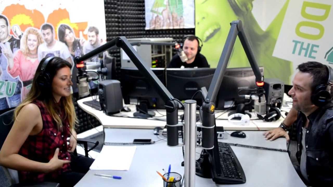 R&acirc;zi cu lacrimi! Antonia imită vedetele, inclusiv pe... Alex Velea