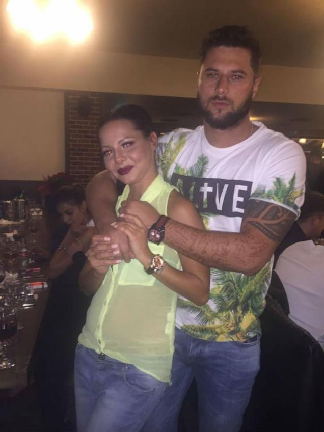 Secrete dezvăluite pe Facebook. Tomi i-a lăsat un bilet Elenei de la "Insula Iubirii"