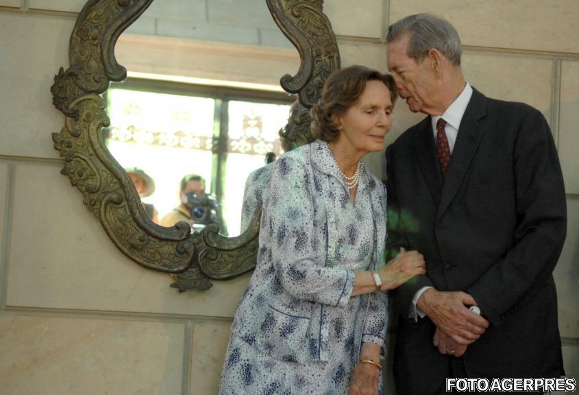 Sicriul Reginei Ana a fost depus &icirc;n Sala Tronului a Palatului Regal din Bucureşti. Mii de oameni sunt așteptați să-și ia rămas bun