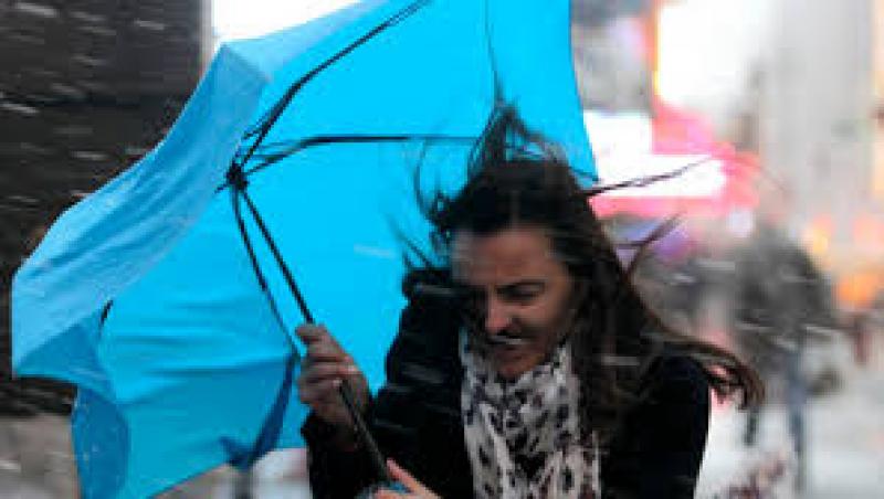 Meteorologii anunță vreme deosebit de rece pentru această perioadă ! Avertizare de ploi şi vijelii, în Bucureşti şi alte 15 judeţe din țară