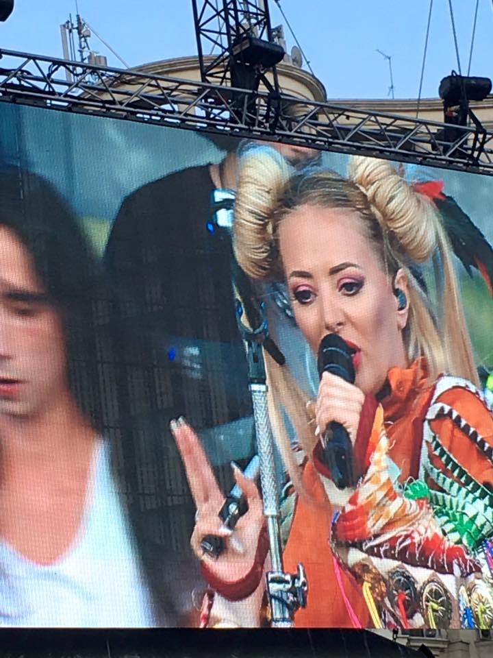 Video! Delia a uimit pe toată lumea cu acest gest! Ce a făcut artista pe scenă, &icirc;nainte de concertul Rihannei