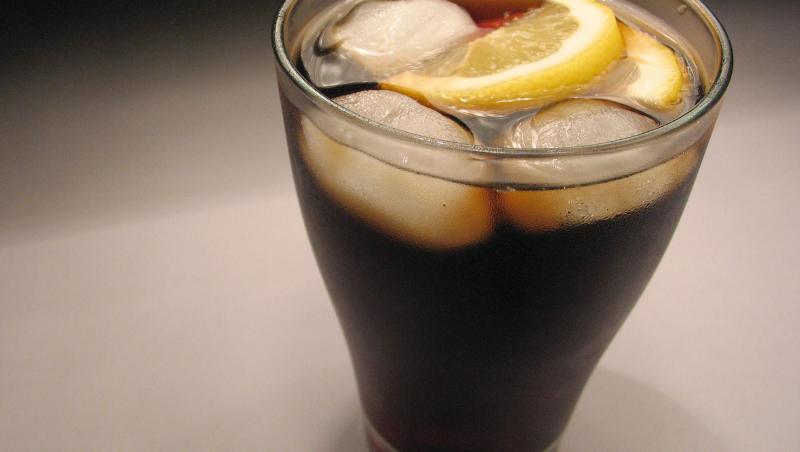 Bei des cafea sau cola? S-a descoperit în sfârșit că aceste băuturi au și un efect pozitiv asupra organismului!