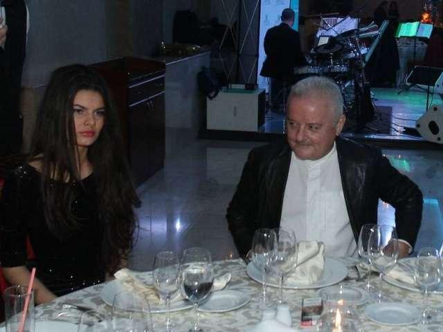 Irinel Columbeanu &icirc;şi trăieşte a doua tinereţe la cote maxime! A cunoscut-o pe sosia Monicăi &icirc;n SUA: Cum arată noua sa iubită