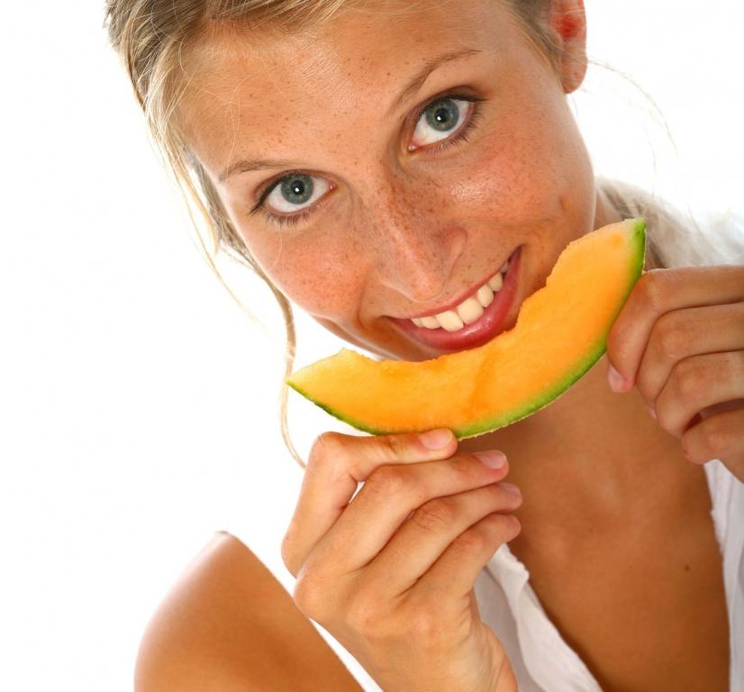 Mai ai &icirc;ncă hainele din liceu? Scoate-le de la naftalină! Slăbeşte patru kg &icirc;n zece zile cu pepene galben