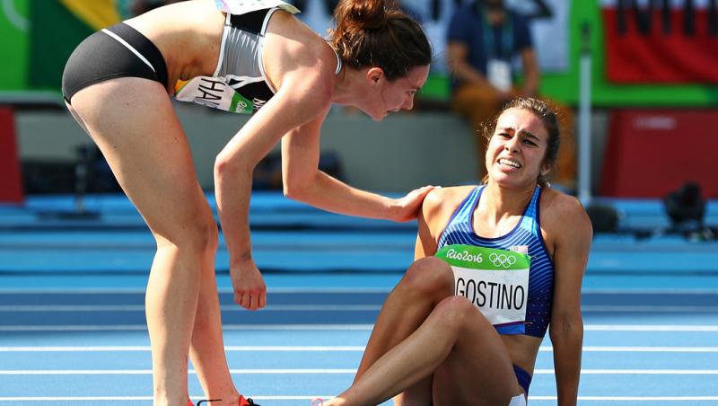 JO 2016. Asta înseamnă spiritul olimpic! Cea mai frumoasă fotografie de la RIO: Două atlete de la Jocurile Olimpice s-au ajutat pentru a termina cursa: 