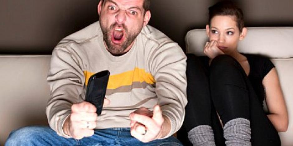 Supărat că Steaua e umilită de Manchester City, un bărbat  a sunat la 112 și a chemat jandarmii la el acasă