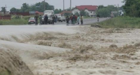 Canicula în sud, vreme rea în celelalte regiuni! Inundațiile creează probleme serioase în vestul țării