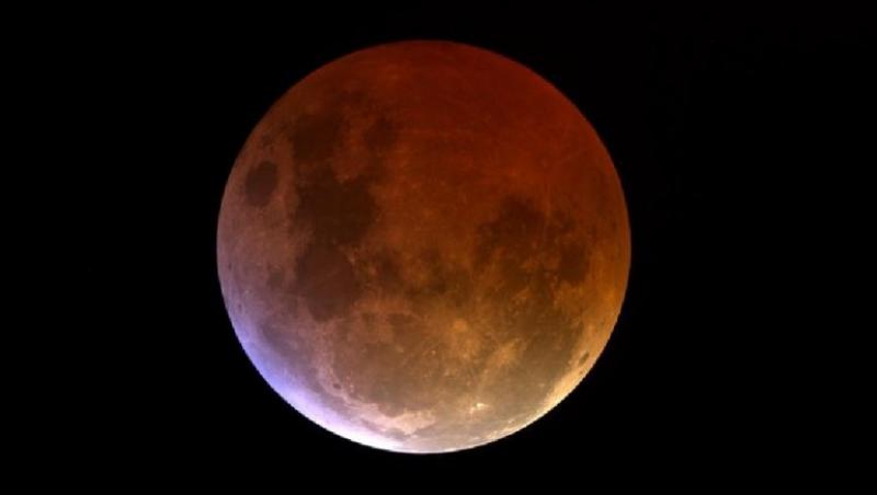 Ce schimbări aduce eclipsa de lună pentru fiecare zodie în parte. Vărsătorii se trezesc la realitate
