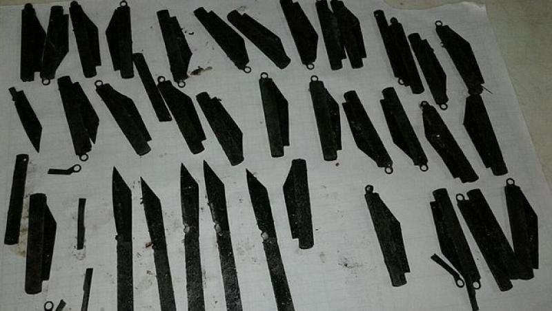 Un bărbat a înghițit 40 de cuțite: 