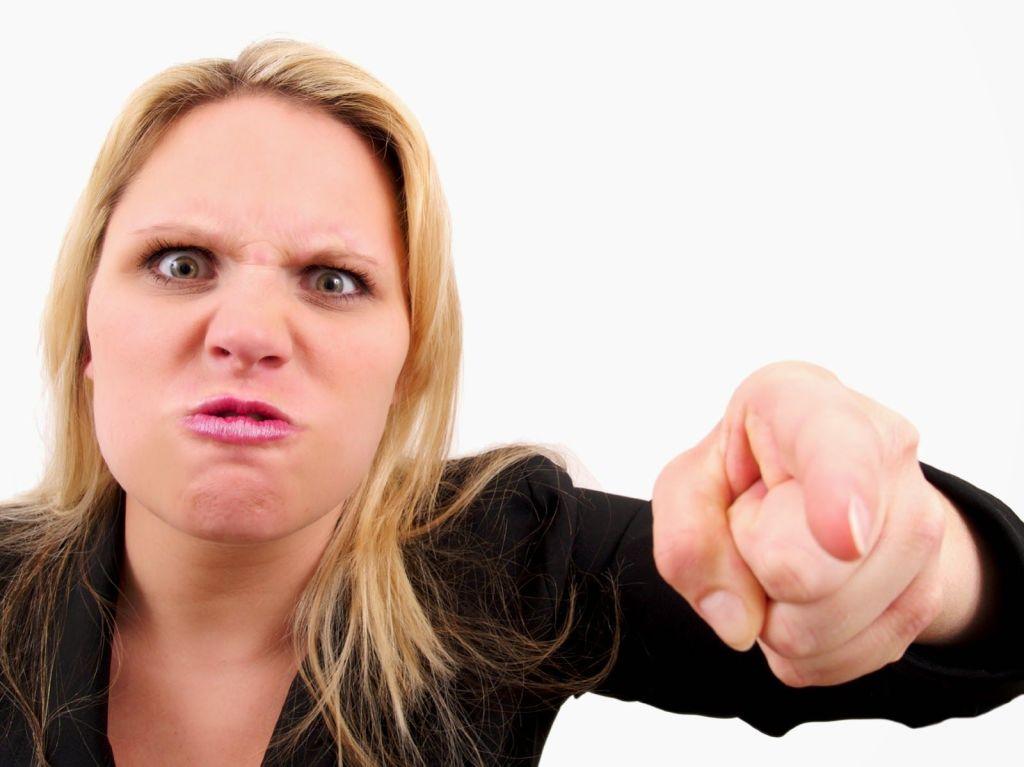 Ceartă record, &icirc;n stradă! Două femei s-au "răfuit", timp de opt ore, &icirc;ncontinuu. N-au m&acirc;ncat și n-au băut. Finalul?