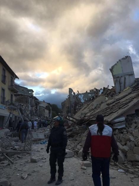 Cel puţin 14 persoane şi-au pierdut viaţa, iar altele sunt blocate sub dărâmături, în urma cutremurului din Italia
