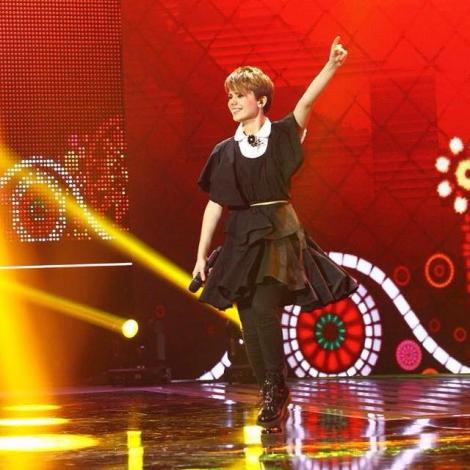 O mai ții minte pe Xenia Chitoroagă, fostă concurentă la "X Factor"? Și-a uimit fanii cu această interpretare, acompaniată de chitară