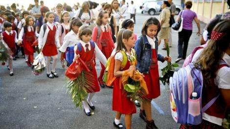 Cursurile noului an școlar încep pe 12 septembrie cu festivitatea de deschidere