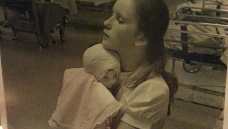 Amanda a suferit arsuri grave pe când era bebeluş. După patru decenii, s-a întâlnit cu asistenta medicală care a îngrijit-o și i-a oferit dragoste