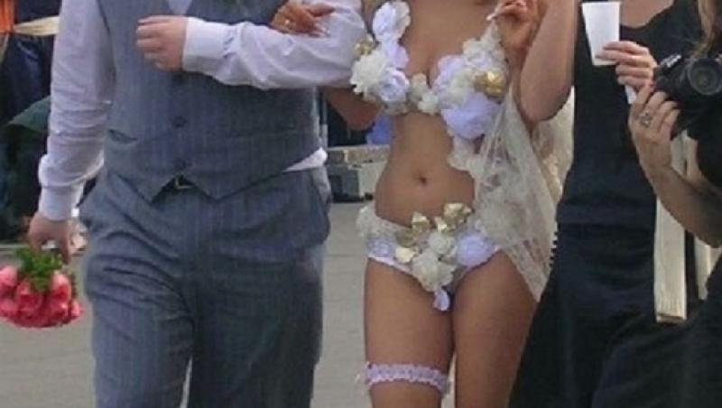 Foto de infarct! Cum a apărut o mireasă din Rusia la nuntă! Invitaţii nici nu au ştiut cum să reacţioneze