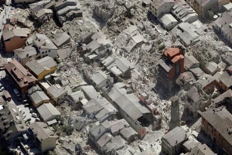 Cifre neoficiale: Un reprezentant al diasporei susţine că zece români ar fi murit în urma cutremurului din Italia