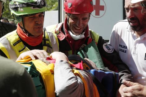 Miracolele din infern! Cutremur Italia. Doi fraţi au scăpat cu viaţă după ce bunica i-a adăpostit sub un pat