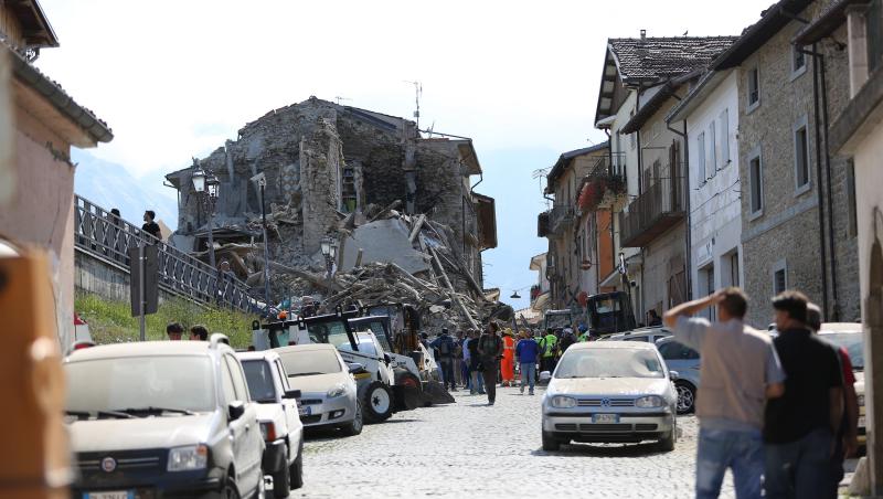 Miracolele din infern! Cutremur Italia. Doi fraţi au scăpat cu viaţă după ce bunica i-a adăpostit sub un pat