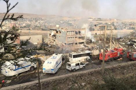 Teroarea continuă în Turcia! Explozie la o secţie de poliţie: 11 morți, 80 de răniți