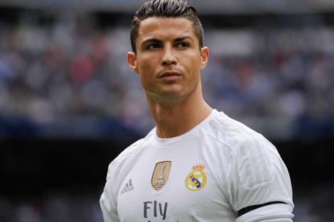 Cristiano Ronaldo, cucerit de o româncă? Cum arată frumoasa blondină cu care a petrecut la Ibiza? (VIDEO)