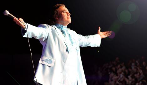 Juan Gabriel, o legendă a muzicii latino, s-a stins la doar 66 de ani!