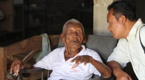 Cel mai bătrân om din lume a fost descoperit în Indonezia! Nimeni nu crede că are atâția ani!
