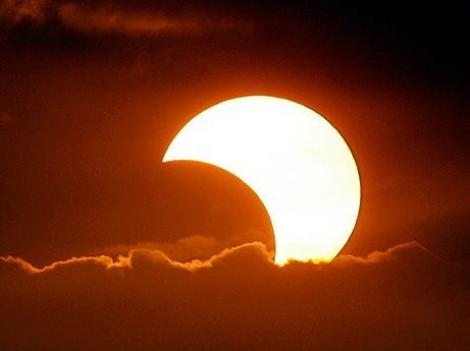 Fenomen rar la început de toamnă! Cum ne influenţează eclipsa de soare de pe 1 septembrie