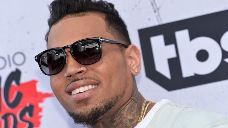 Cântăreţul Chris Brown a fost arestat. Elicoptere, motociclete și bătăi în poartă, în miez de noapte
