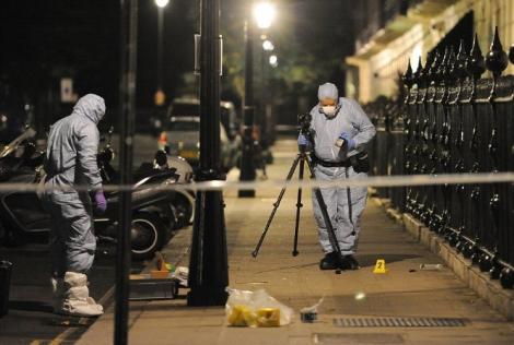 Atac cu cuțitul la Londra: un mort și cel puțin șase răniți: "Una din posibilităţile investigate este terorismul"