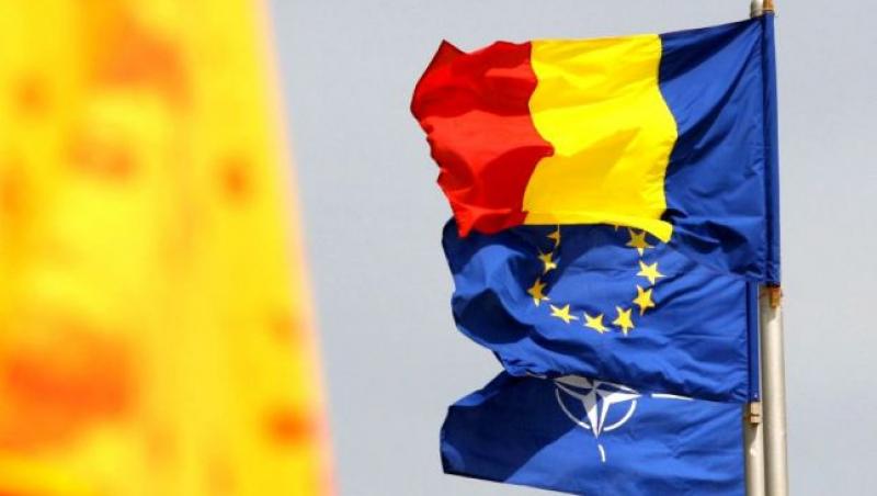 Steagurile României, NATO şi UE, folosite pe post de nailon de muncitorii care renovează sediul Consiliului Județean din Braşov