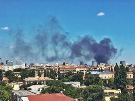 Bucureștiul în flăcări!  Incendiu în cartierul Floreasca din Capitală!