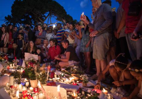 Franța încă își plânge morții! Bilanţul atentatului de la Nisa a crescut la 85 de victime