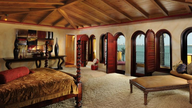 Enrique Iglesias stă într-un castel de „doar” 26 de milioane de dolari! Interiorul este cu adevărat spectaculos!