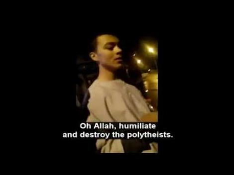 Imagini incredibile! Un bărbat cheamă la asasinarea creștinilor, într-o înregistrare video postată pe internet