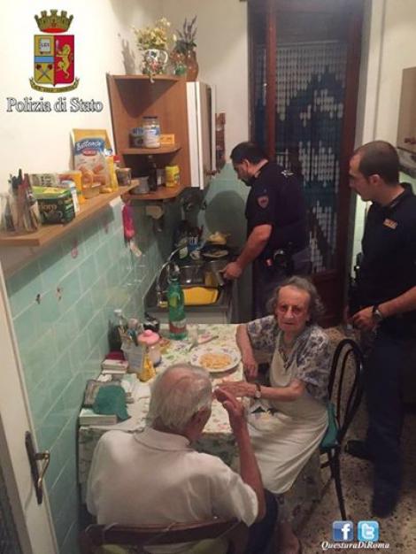 Poliția italiană în acțiune! A gătit spaghete pentru un cuplu de bătrâni!