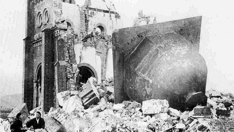 9 august 1945. Bombardamentul atomic de la Nagasaki îngropa peste 70.000 de vieți omenești. La ora 11:02, timpul s-a oprit în loc. Dezastrul ar fi putut fi evitat?