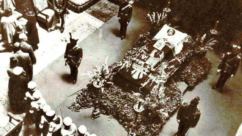Galerie foto de colecţie! Imagini de la funeraliile Reginei Maria, cea mai iubită suverană a României: 