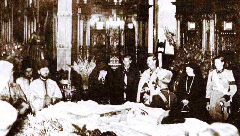 Galerie foto de colecţie! Imagini de la funeraliile Reginei Maria, cea mai iubită suverană a României: 