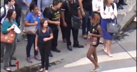 VIDEO! În Brazilia, oamenii sunt jefuiți pe stradă, în plină zi, fără nicio jenă: Imaginile au făcut înconjurul internetului