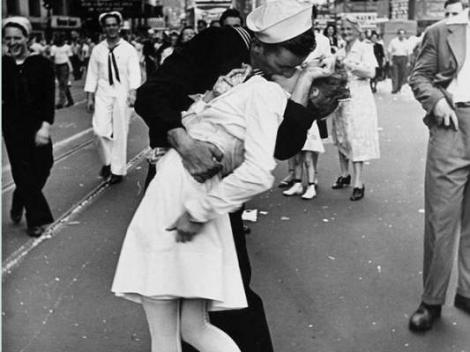 Asistenta medicală din celebra fotografie a sărutului de la sfârșitul celui de-al Doilea Război Mondial a plecat să sărute îngerii