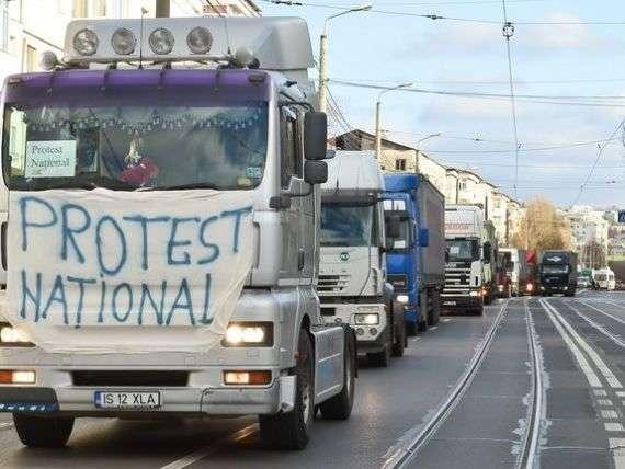 Ce se &icirc;nt&acirc;mplă cu tarifele RCA? Transportorii renunță la protestul de m&acirc;ine: "Să-şi ia g&acirc;ndul că vor mai putea să stabilească tarifele cum vor ei&rdquo;
