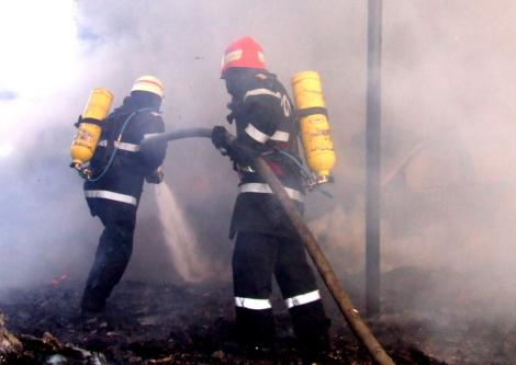 Incendiu la un restaurant din Târgul Vitan din Capitală! Pompierii au sosit de urgență la fața locului