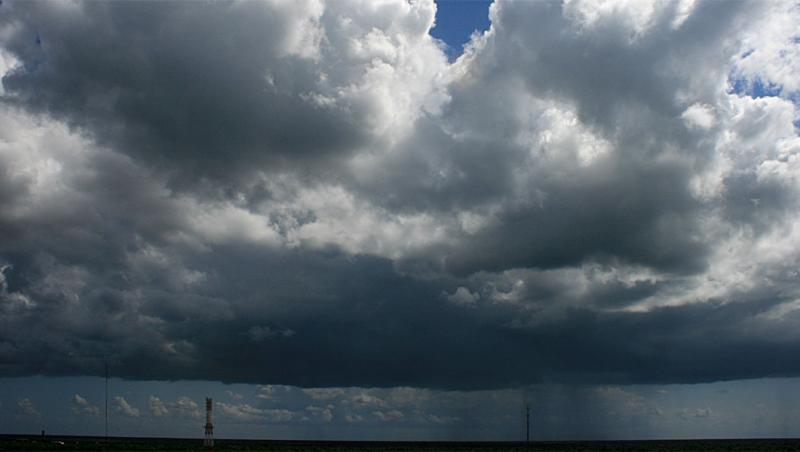 În Vietnam va începe un proiect de creare a norilor și a ploilor artificiale!